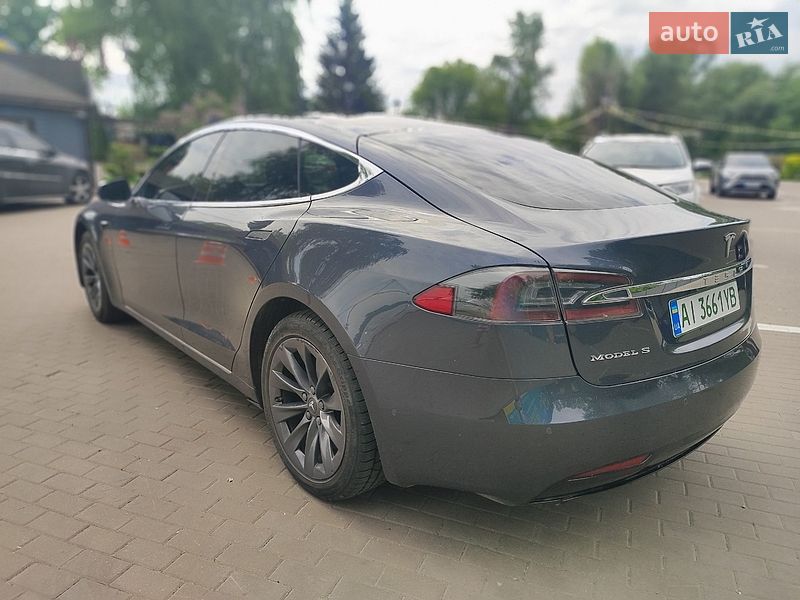 Ліфтбек Tesla Model S 2018 в Києві