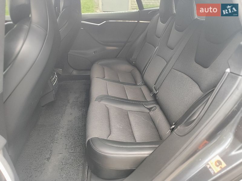 Ліфтбек Tesla Model S 2018 в Києві