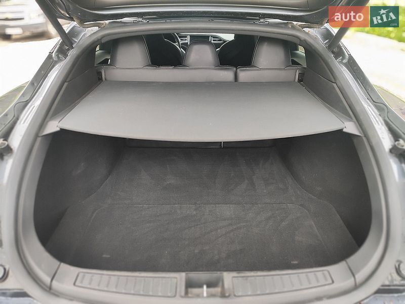 Ліфтбек Tesla Model S 2018 в Києві