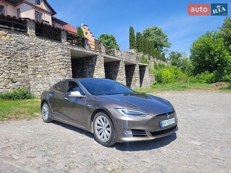 Tesla Model S 2016