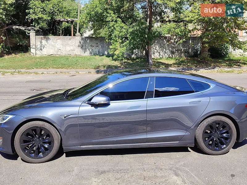 Tesla Model S 2018