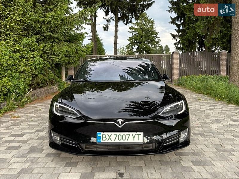 Ліфтбек Tesla Model S 2018 в Старокостянтинові