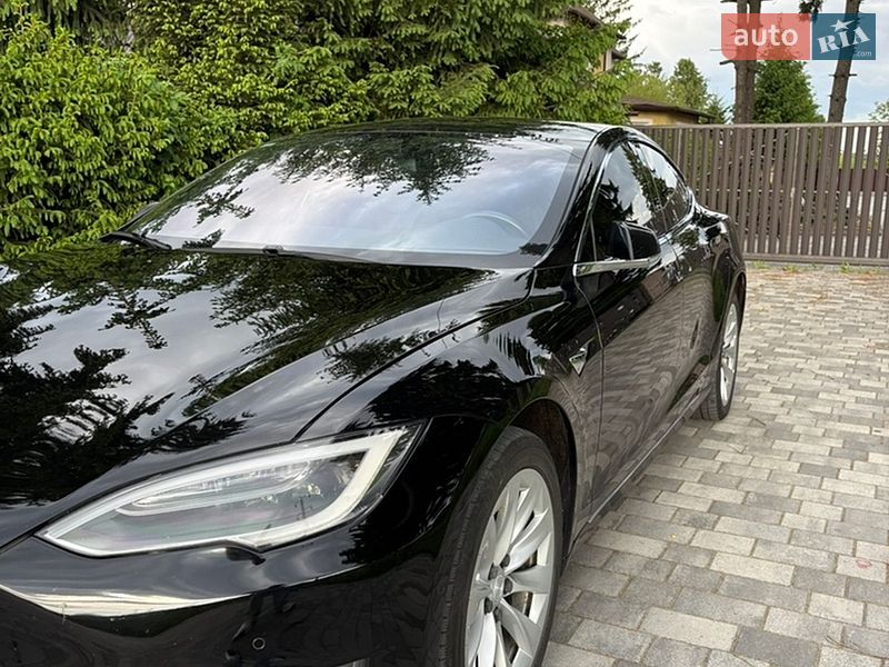 Ліфтбек Tesla Model S 2018 в Старокостянтинові