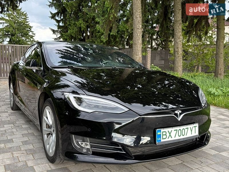 Ліфтбек Tesla Model S 2018 в Старокостянтинові