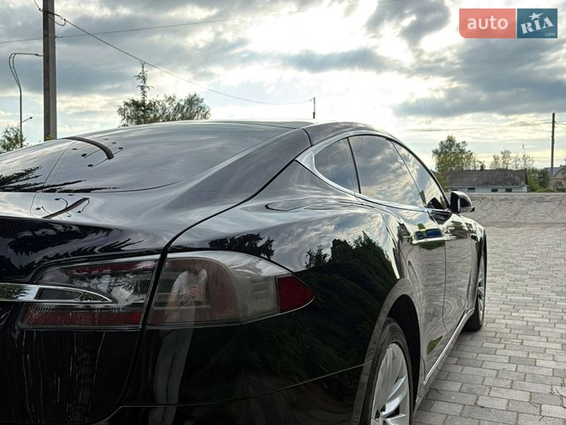 Ліфтбек Tesla Model S 2018 в Старокостянтинові