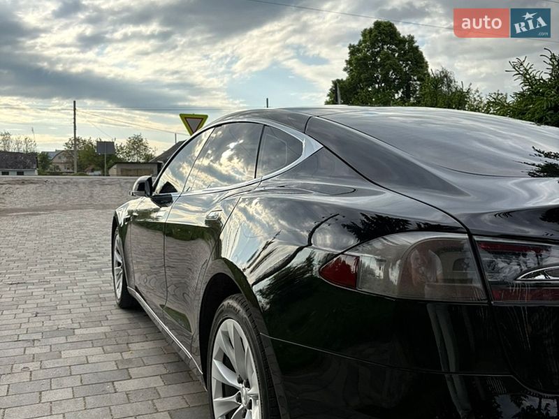 Ліфтбек Tesla Model S 2018 в Старокостянтинові