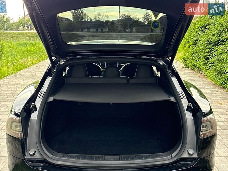Ліфтбек Tesla Model S 2018 в Старокостянтинові
