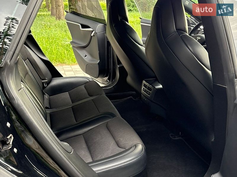 Ліфтбек Tesla Model S 2018 в Старокостянтинові