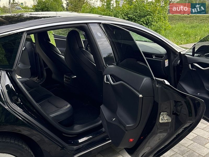 Ліфтбек Tesla Model S 2018 в Старокостянтинові