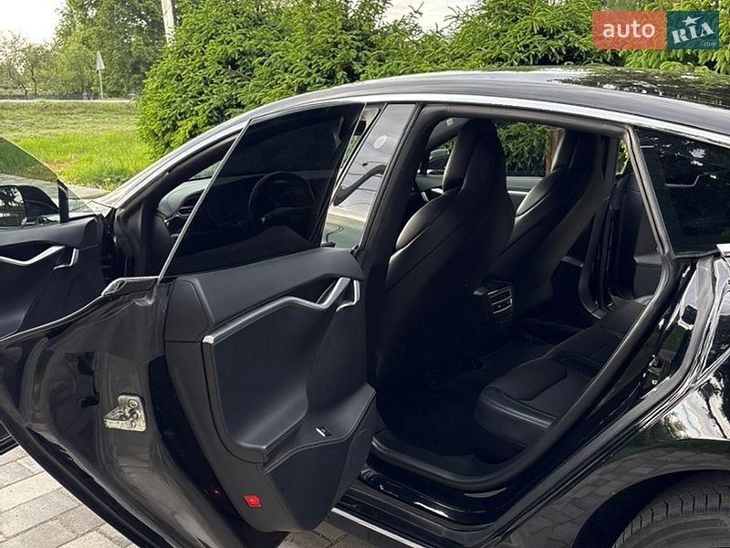 Ліфтбек Tesla Model S 2018 в Старокостянтинові