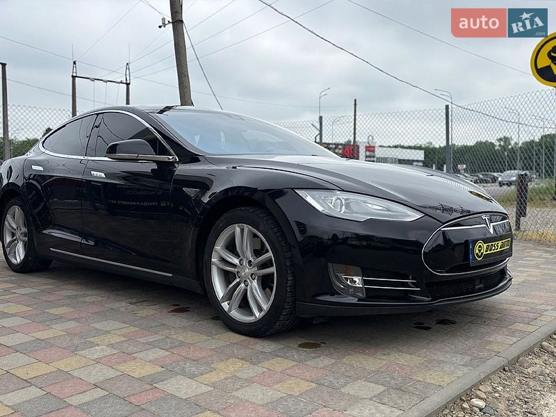Tesla Model S 2015