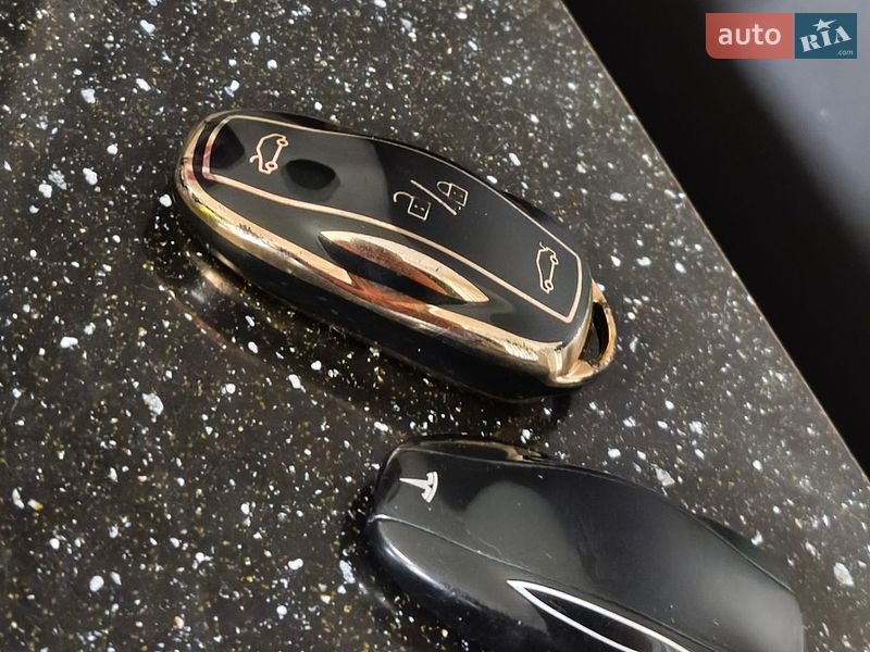Ліфтбек Tesla Model S 2014 в Львові фото 50 Ліфтбек Tesla Model S 2014 в Львові