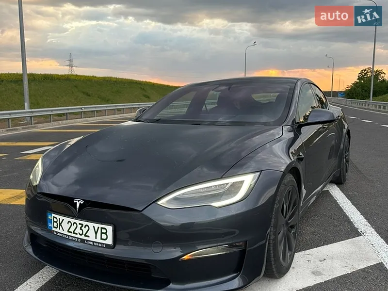 Tesla Model S 2021