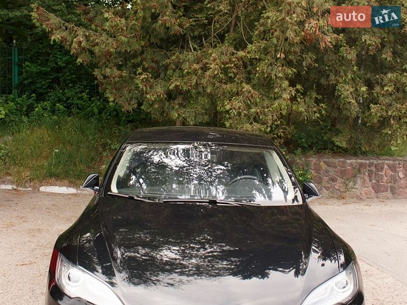 Лифтбек Tesla Model S 2015 в Львове