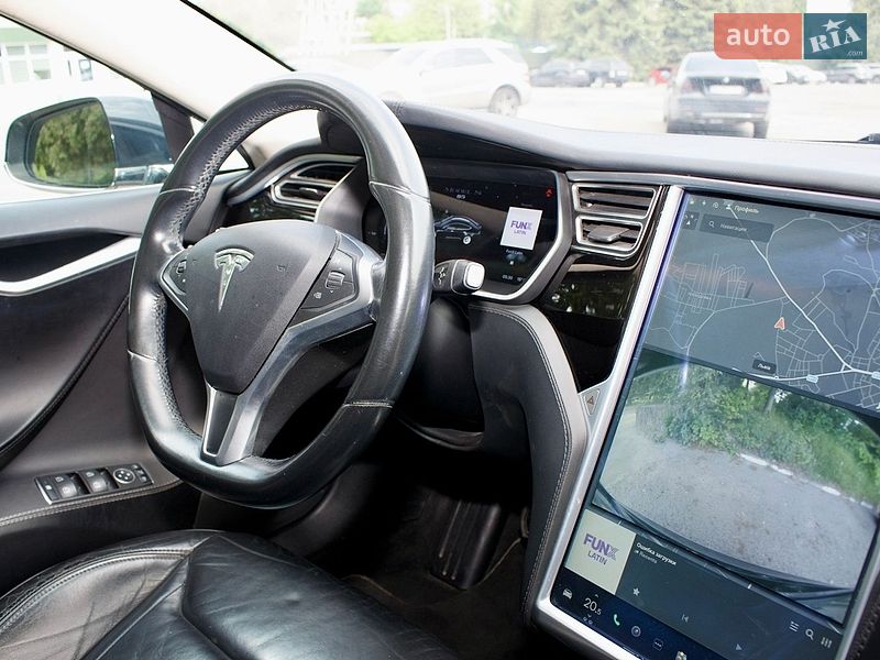 Лифтбек Tesla Model S 2015 в Львове