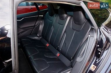 Лифтбек Tesla Model S 2015 в Львове