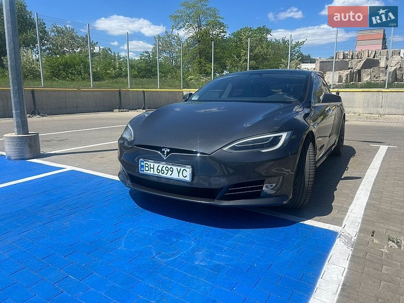 Лифтбек Tesla Model S 2017 в Первомайске