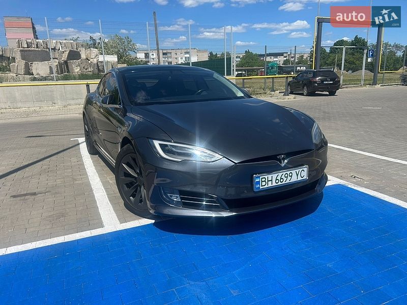 Лифтбек Tesla Model S 2017 в Первомайске