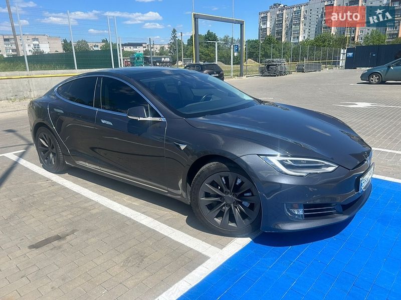 Лифтбек Tesla Model S 2017 в Первомайске