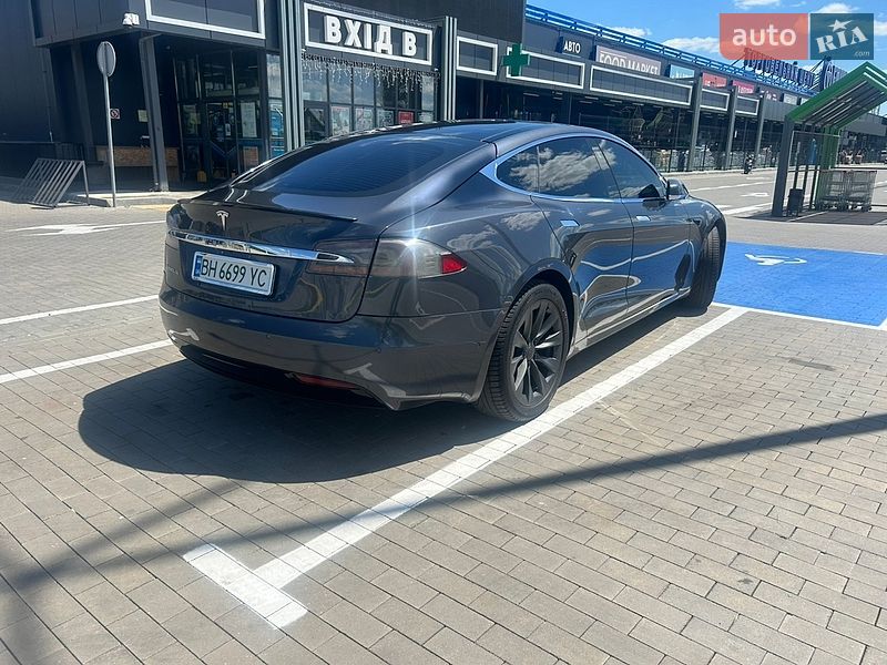 Лифтбек Tesla Model S 2017 в Первомайске