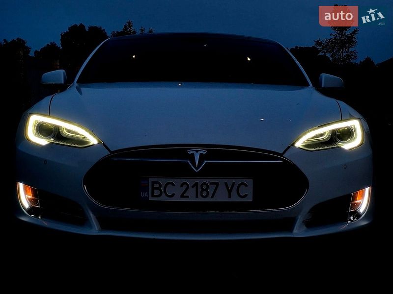 Ліфтбек Tesla Model S 2014 в Львові фото 52 Ліфтбек Tesla Model S 2014 в Львові