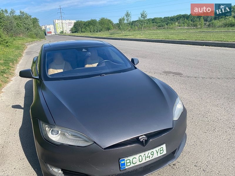 Ліфтбек Tesla Model S 2015 в Львові