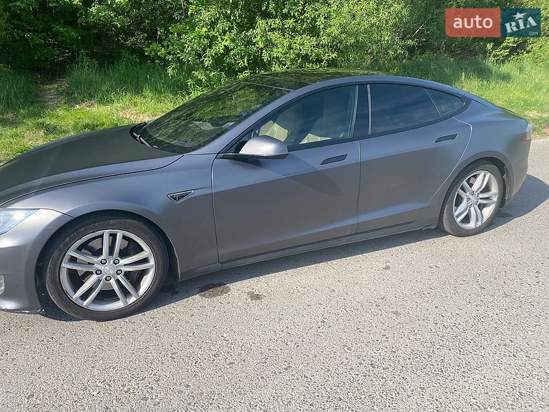 Ліфтбек Tesla Model S 2015 в Львові