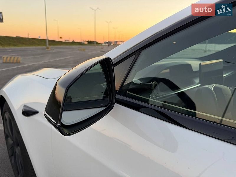 Лифтбек Tesla Model S 2021 в Львове