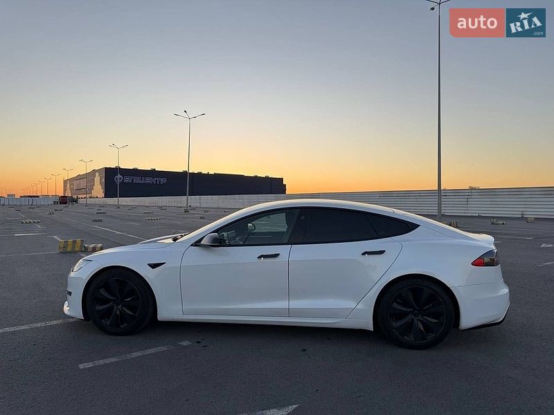 Лифтбек Tesla Model S 2021 в Львове