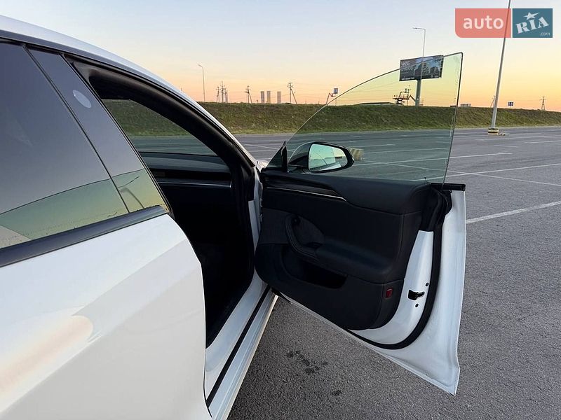 Лифтбек Tesla Model S 2021 в Львове