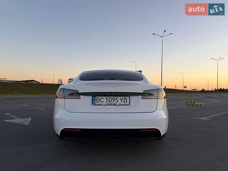 Лифтбек Tesla Model S 2021 в Львове