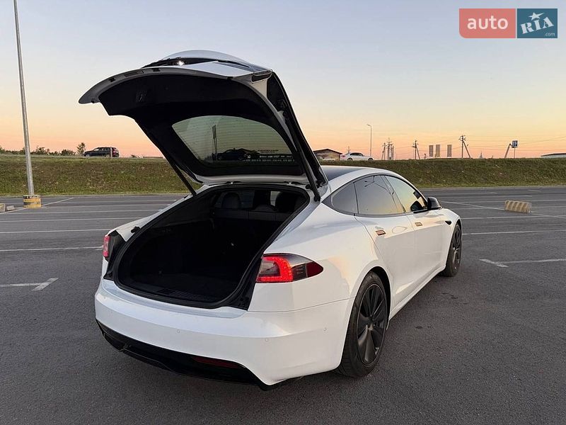 Лифтбек Tesla Model S 2021 в Львове