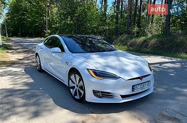 Tesla Model S 2020