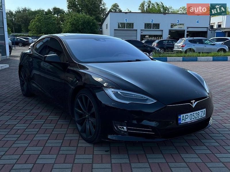 Лифтбек Tesla Model S 2016 в Запорожье