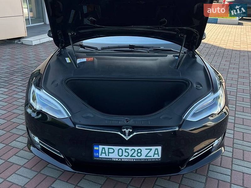 Лифтбек Tesla Model S 2016 в Запорожье