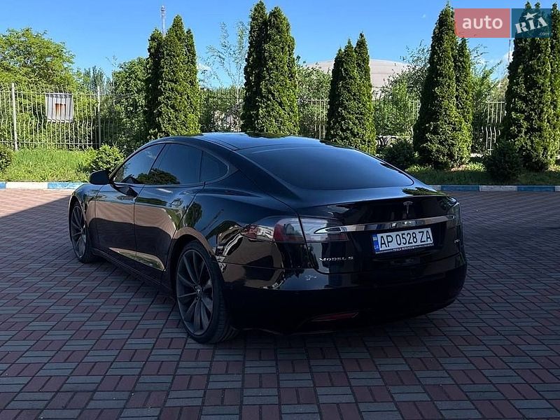 Лифтбек Tesla Model S 2016 в Запорожье
