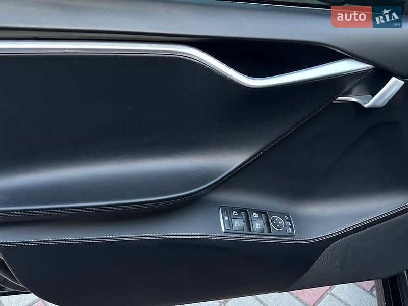 Лифтбек Tesla Model S 2016 в Запорожье