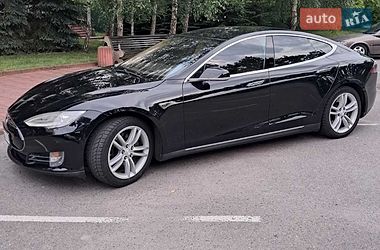 Tesla Model S 2015