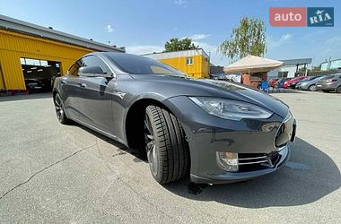 Лифтбек Tesla Model S 2015 в Чернигове