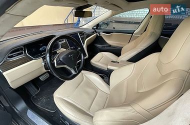 Лифтбек Tesla Model S 2015 в Чернигове