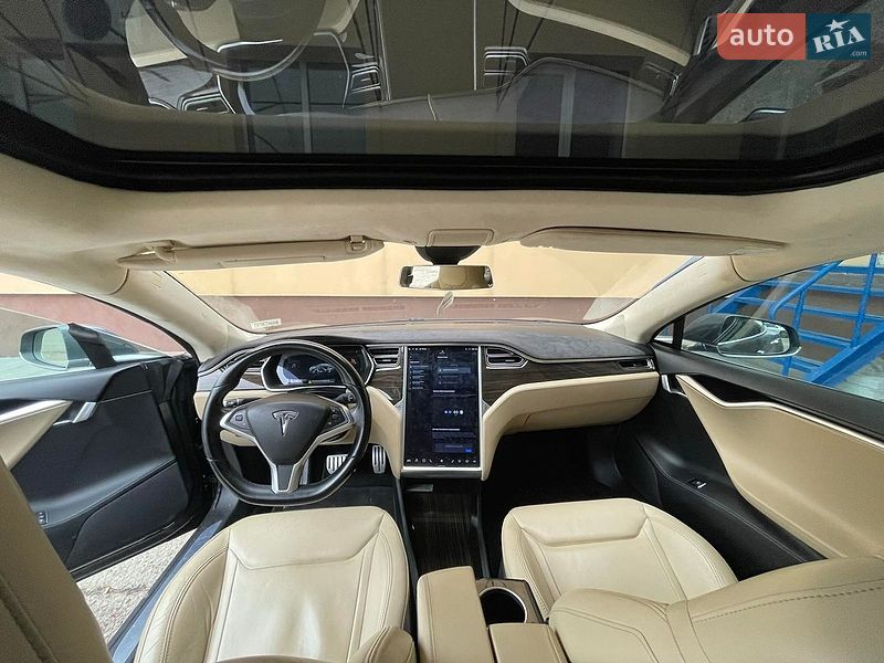 Лифтбек Tesla Model S 2015 в Чернигове