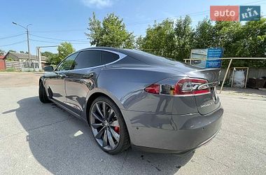 Лифтбек Tesla Model S 2015 в Чернигове