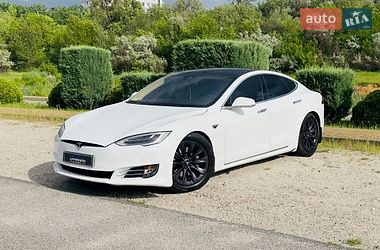 Ліфтбек Tesla Model S 2016 в Дніпрі