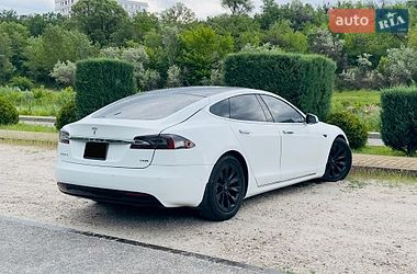 Ліфтбек Tesla Model S 2016 в Дніпрі