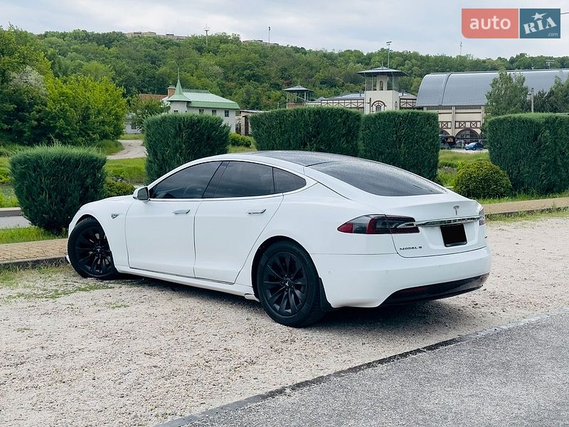 Ліфтбек Tesla Model S 2016 в Дніпрі