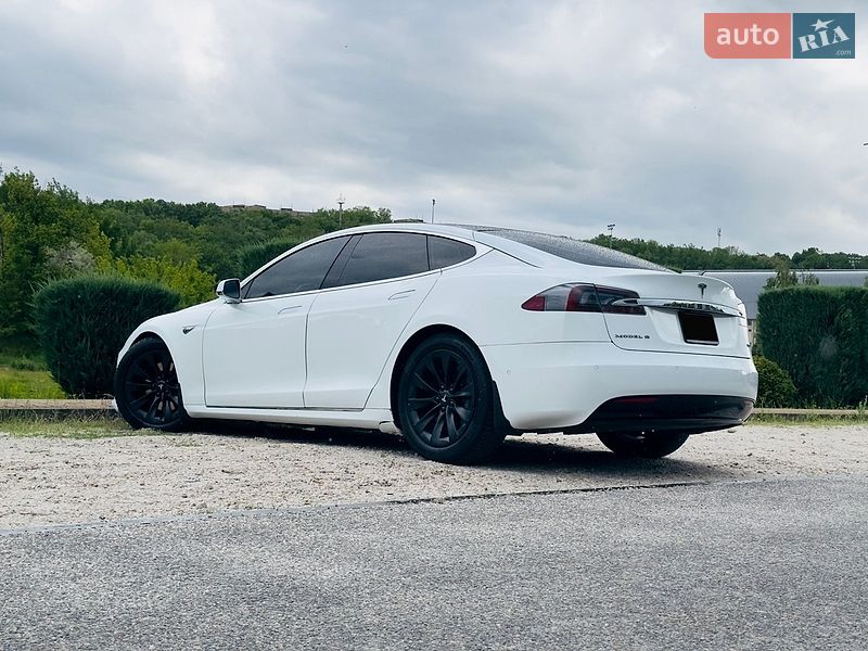 Ліфтбек Tesla Model S 2016 в Дніпрі