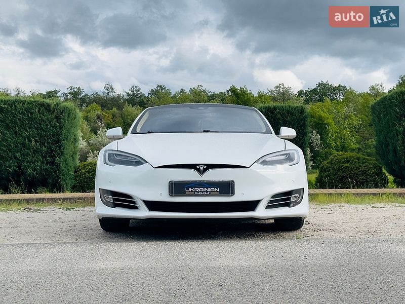 Ліфтбек Tesla Model S 2016 в Дніпрі