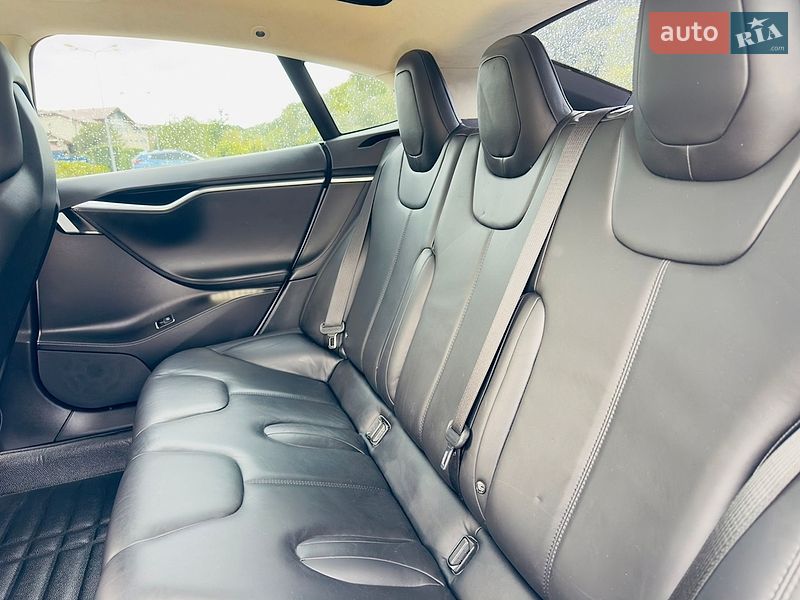 Ліфтбек Tesla Model S 2016 в Дніпрі