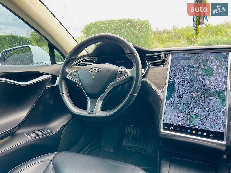 Ліфтбек Tesla Model S 2016 в Дніпрі