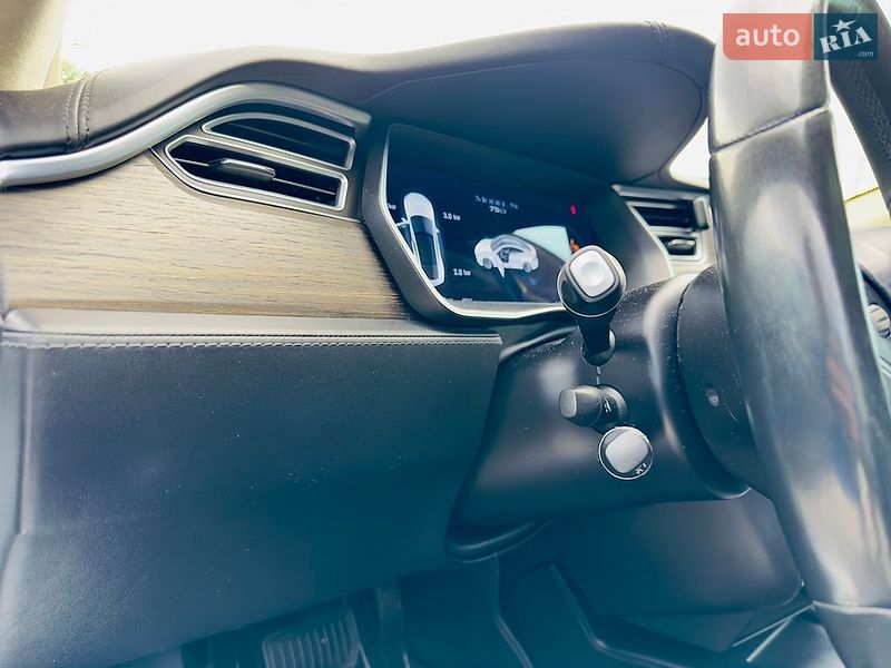 Ліфтбек Tesla Model S 2016 в Дніпрі